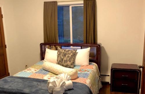 Mendenhaven House | Grandma's Suite - PRIVATE APARTMENT REDUCED PRICE ON TOURS
