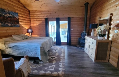 La Veta Cabin | Grandote Lodge, Great for Groups, Can Sleep 2-16