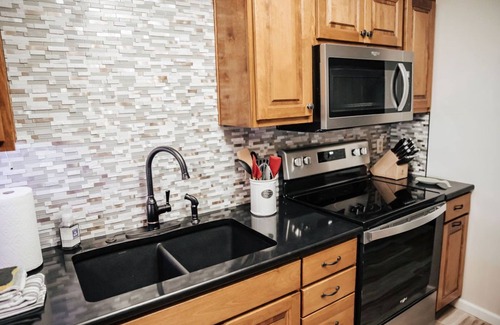 Table Rock Condo | Grandpa's Getaway - Check In & Check Out at Noon!
