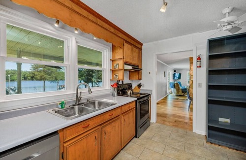 Prosperity House | Grandpa's House | 2 Kayaks | Sleeps 6