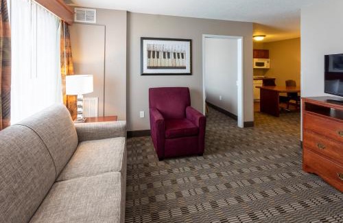 Ames Hotel | GrandStay Hotel & Suites Ames