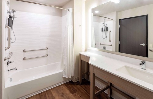 Johnston Hotel | GrandStay Hotel & Suites