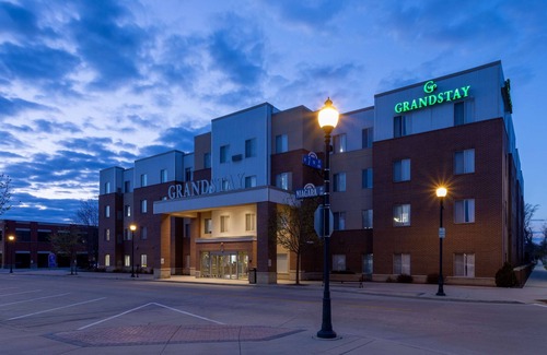 Downtown Apartment | Grandstay Residential Suites Hotel - Sheboygan