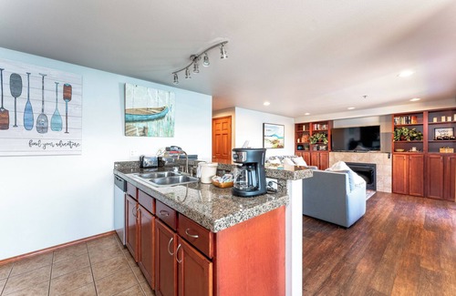 Chelan Condo | GrandView 303 -2 Bedroom Waterfront condo