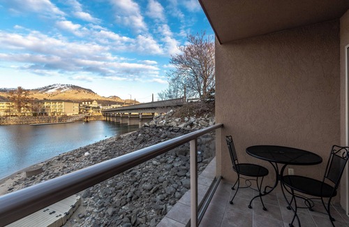 Chelan Condo | Grandview 712 Waterfront King with River View