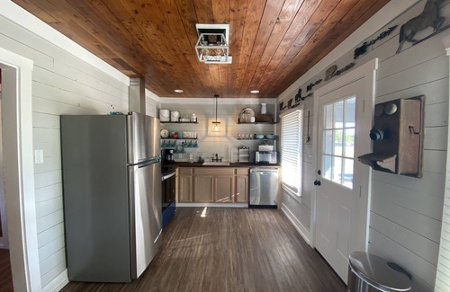 Caldwell Other | Grandview Carriage House at Copperas Creek - a renovated pet friendly farmhouse.