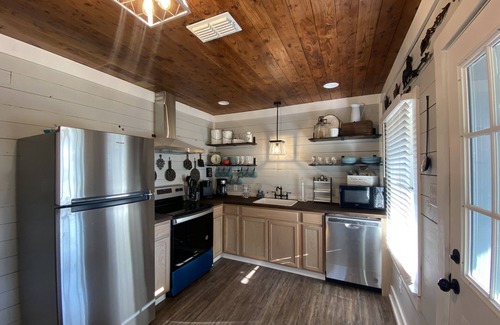 Caldwell Other | Grandview Carriage House at Copperas Creek - a renovated pet friendly farmhouse.