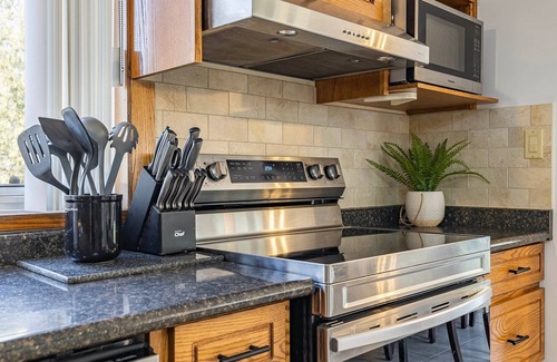 Tiny House | Grandview Family Beach House w/Hot Tub, Sauna & Sandy Beaches Steps Away!