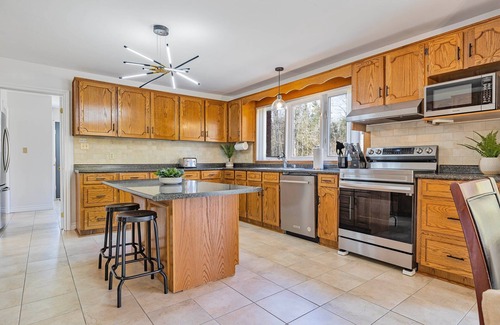 Tiny House | Grandview Family Beach House w/Hot Tub, Sauna & Sandy Beaches Steps Away!