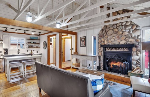 Westerose Cabin | Grandview Getaway-Lake Access-Firepit-Loft