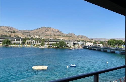 Chelan Apartment | Grandview Lake Chelan- Waterfront View, Pool, Hot tub, Golf, 1 Min To Downtown