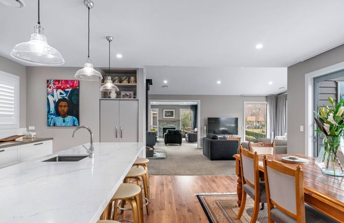 Lowburn House | Grandview Lodge – Lowburn Holiday Home