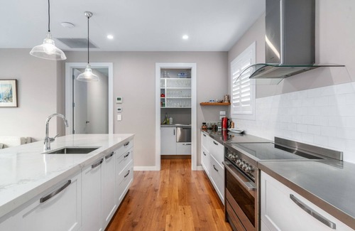 Lowburn House | Grandview Lodge – Lowburn Holiday Home
