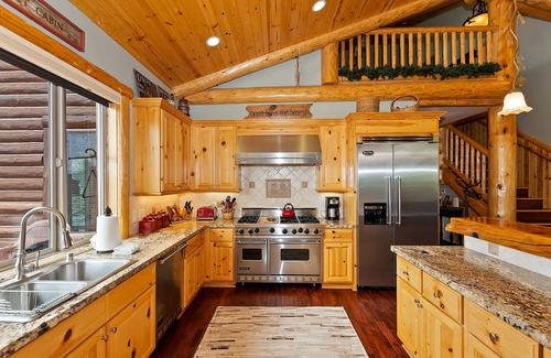 Castle Glen Estates Cabin | Grandview Lodge: Stunning Lake Views! Luxury! Pool Table! Gourmet Kitchen! Spa!