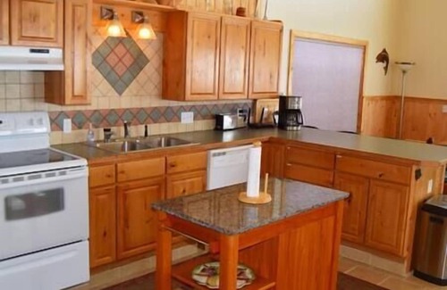 Island Park House | Grandview Lodge-20 minutes to YNP, Sleeps 14-Wifi