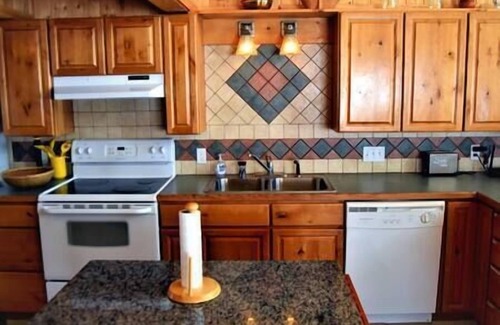 Island Park House | Grandview Lodge-20 minutes to YNP, Sleeps 14-Wifi