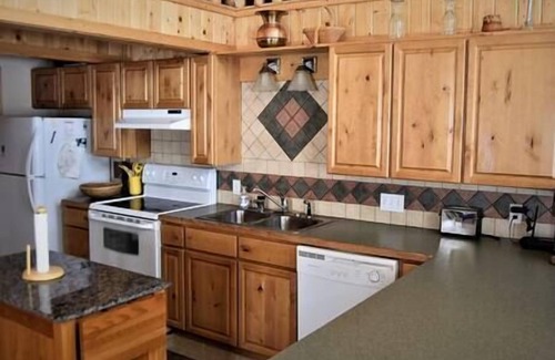 Island Park House | Grandview Lodge-20 minutes to YNP, Sleeps 14-Wifi