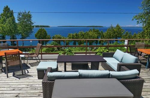 Tobermory Hotel | Grandview Motel