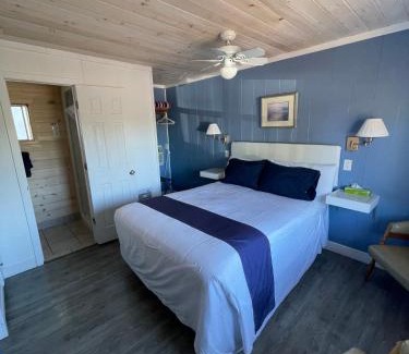 Tobermory Hotel | Grandview Motel