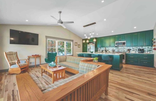 Prudenville House | Grandview on East Bay