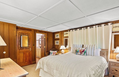 Lake Lure Cottage | Grandville - WiFi, 4 Bedroom sleeps 8 - Mr. Lake Lure Vacation Rentals