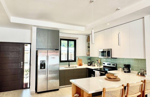Santa Barbara Villa | Grandy Oasis Villa with Private Pool