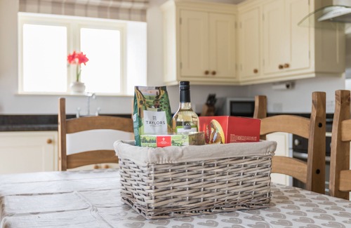 Scawton Cottage | Grange Cottage - a holiday cottage that sleeps 6 guests in 3 bedrooms