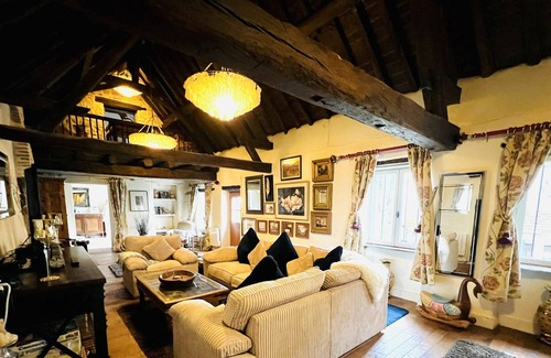 Saint-Pierre-le-Moutier Villa | Grange de Guiblain - Farmhouse villa w/ hot tub & patio