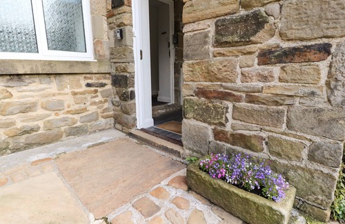 Carleton Cottage | GRANGE HOUSE, family friendly, with a garden in Carleton-In-Craven