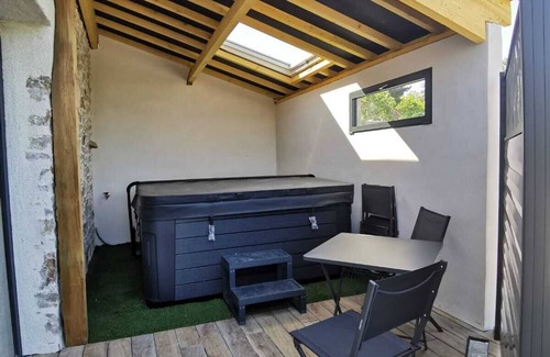 Landeronde House | Grange Rénovée Avec Jacuzzi
