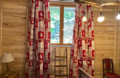 Auzat House | Grange rénovée, Pyrénées Ariégeoises, Gîte haute Ariège