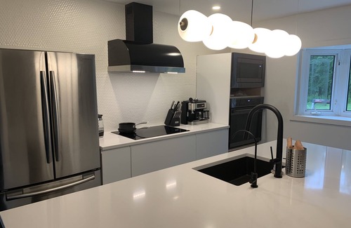 Kerhonkson House | Granit House. Mid-Century Modern with Pool, View, & privacy.Dog and Kid friendly