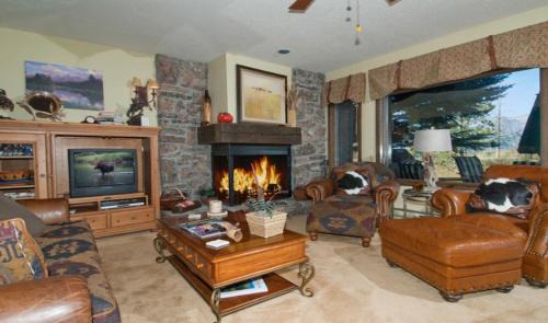 Jackson Hole Apartment | Granite A
