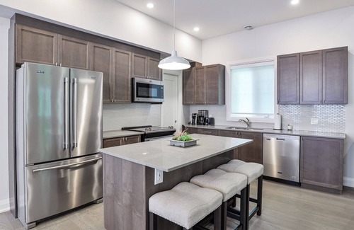 Minett House | Granite Cottage (#17)