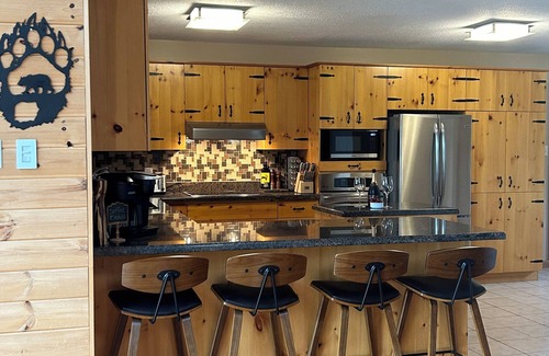Temagami Ski Chalet | Granite Lake Chalet - waterfront Temagami/Hot Tub