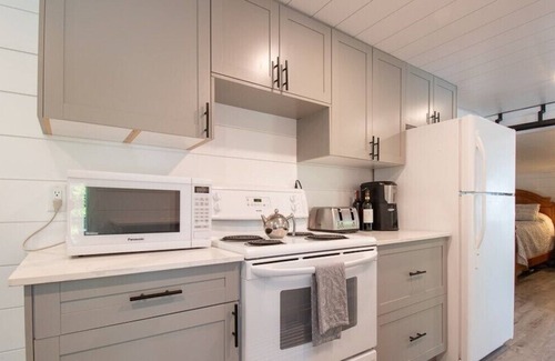 Gravenhurst Cottage | Granite Point - Stunning Muskoka Cottage w/ Dock, Kayaks & Great Swimming!