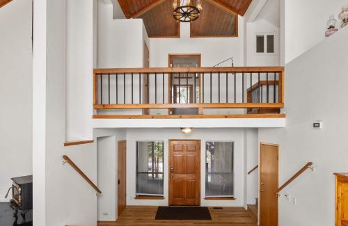 Shaver Lake House | Granite View Lodge - Minutes from Water