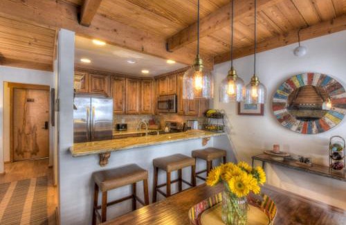 Tahoe Woods House | Granlibakken Retreat Near Tahoe Beach