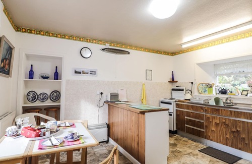 Dunbeath Cottage | GRANNY'S COTTAGE, country holiday cottage, with a garden in Dunbeath