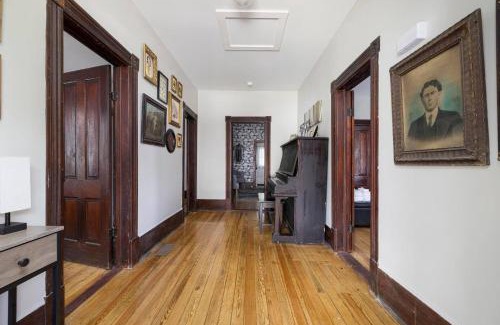 Bristol House | Granny's House * 1920s home mins from State St *