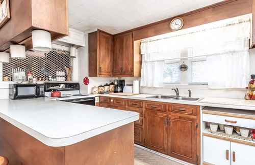 Morganton House | Granny's Place - Historic Country Cottage- PET FRIENDLY!