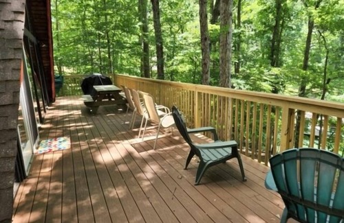 High Point House | Granny's Retreat: Wifi, A-Frame Chalet, Great View.
