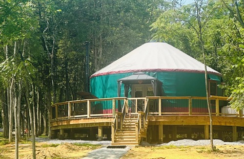 Shenandoah House | Granny Squirrel Yut in Shenandoah VA with WiFi, EV Charger, Hot Tub & Fireplace