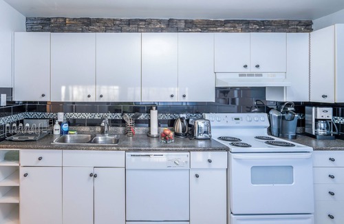 Winnipeg House | Grant Park Getaway: Entire 3-BR Home +Flex Room