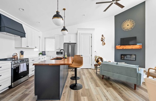 Williamstown House | Grant's Point Lake House!