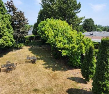 Surrey Hotel | Grantview Inn