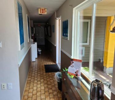 Surrey Hotel | Grantview Inn