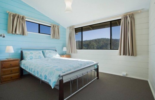 Merimbula Cabin | Grantys - 4 bedroom pet friendly house