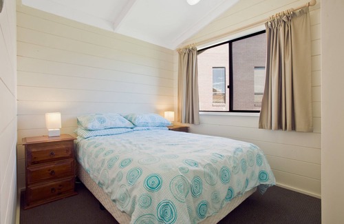 Merimbula Cabin | Grantys - 4 bedroom pet friendly house