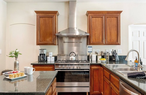 Temecula House | Grapevine by AvantStay | Secluded 5BR Villa | 4 Acres of Vineyards & Avo Groves!